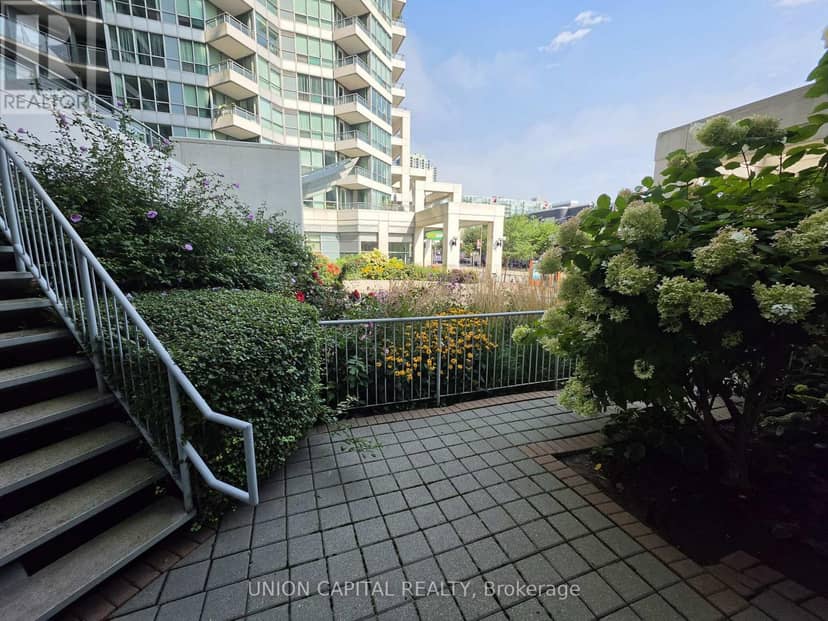 302 - 228 Queens Quay W — photo 24 of 28
