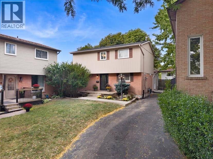 31 BERRISFIELD Crescent — photo 35 of 39