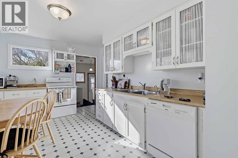 103 2 Street SE, High River, photo 4