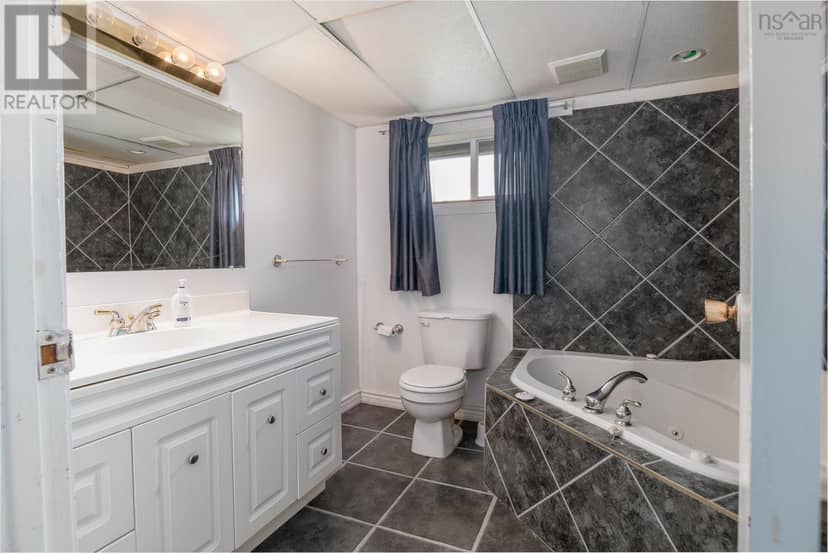 22 Atlantic Street — photo 26 of 40