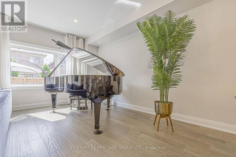 27 Lowther Avenue — photo 17 of 39