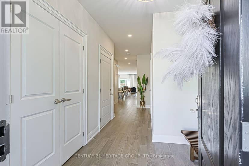 27 Lowther Avenue, Richmond Hill, photo 3