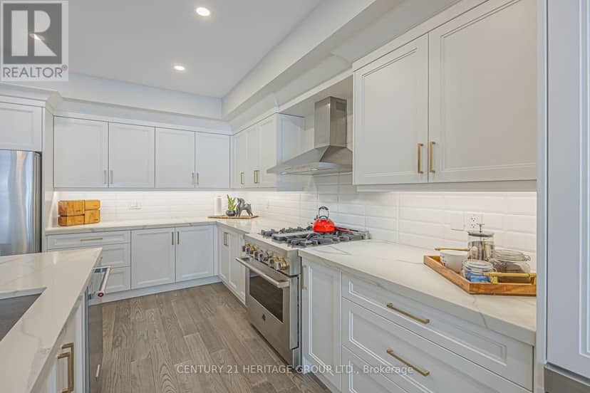 27 Lowther Avenue — photo 9 of 39