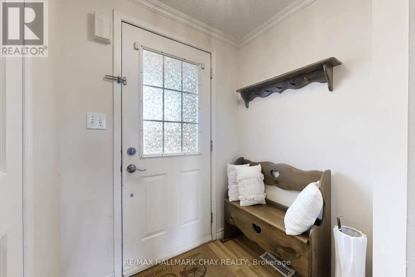 87 Wessenger Drive, Barrie, photo 2