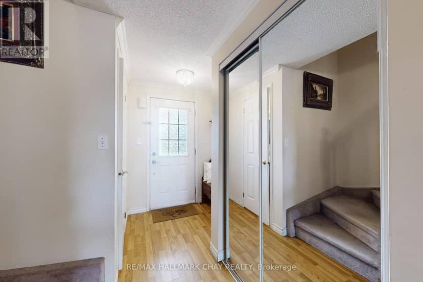 87 Wessenger Drive, Barrie, photo 3