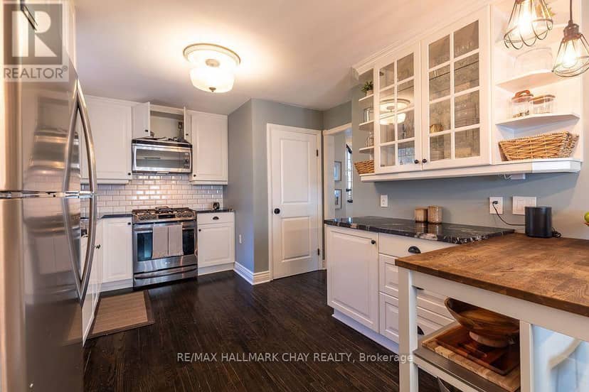 63 Napier Street — photo 10 of 32