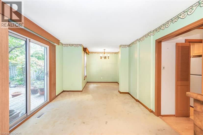 160 BIRCHCLIFFE Crescent — photo 10 of 40