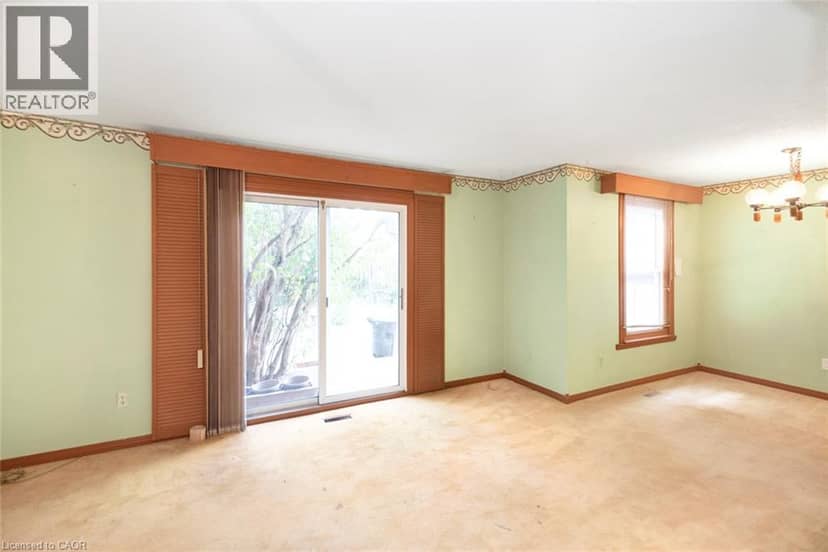 160 BIRCHCLIFFE Crescent — photo 13 of 40