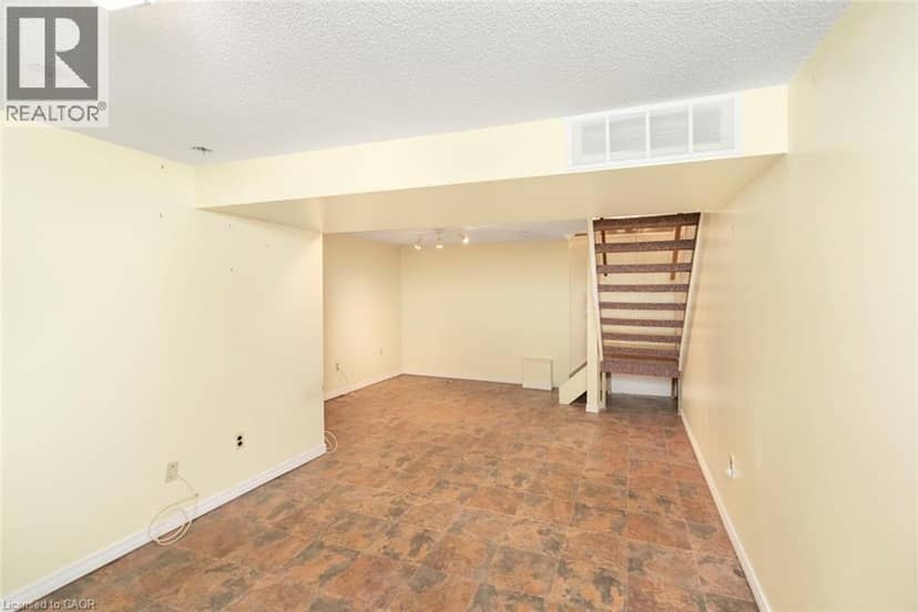 160 BIRCHCLIFFE Crescent — photo 35 of 40