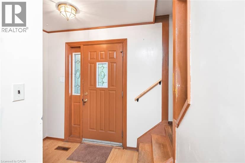 160 BIRCHCLIFFE Crescent — photo 9 of 40