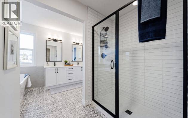 1010 Bayview Crescent SW — photo 12 of 16