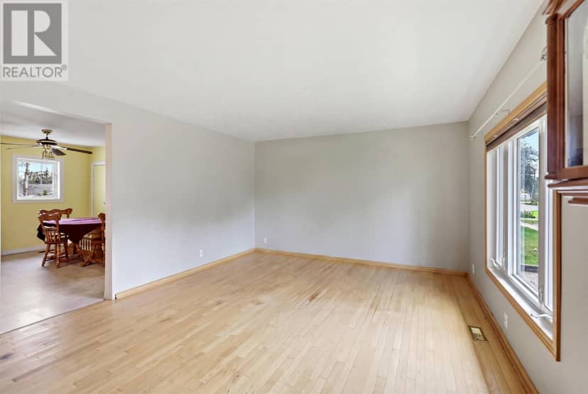 30 Adeline AVE — photo 13 of 36