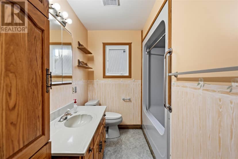 30 Adeline AVE — photo 14 of 36