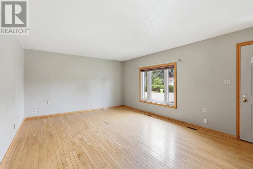 30 Adeline AVE — photo 12 of 36