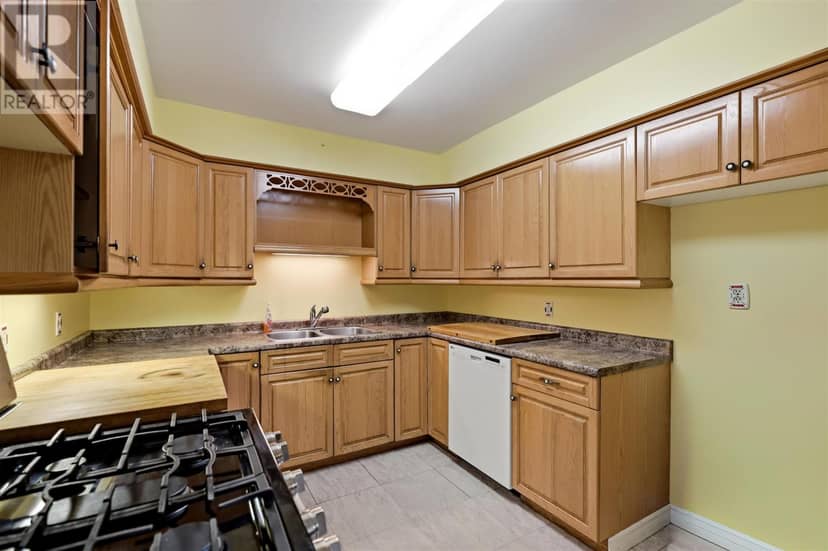 30 Adeline AVE — photo 6 of 36
