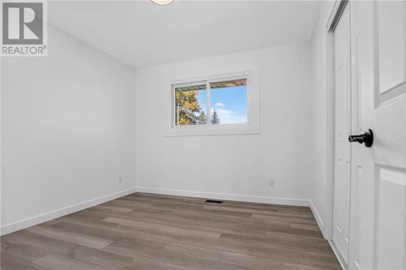 1634 Richard — photo 15 of 40