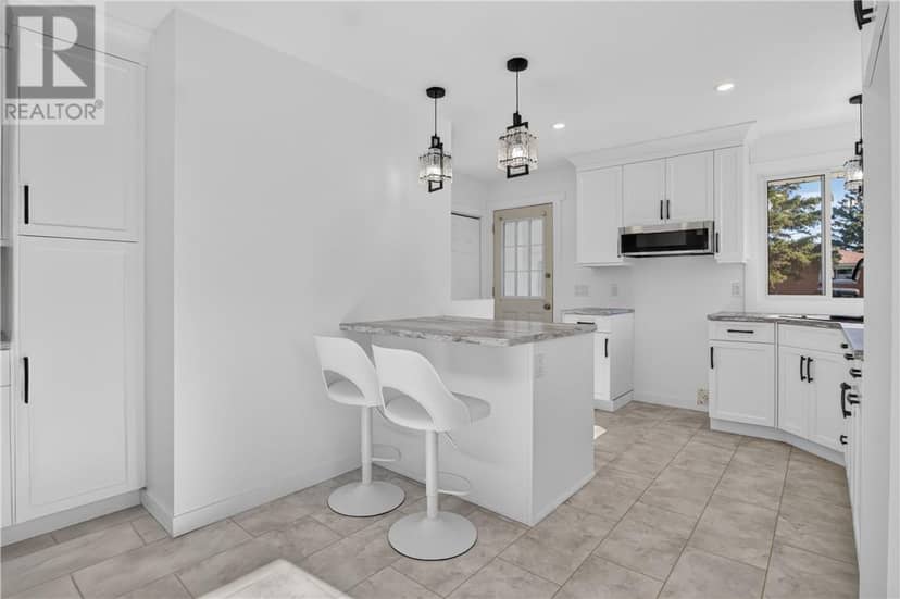 1634 Richard, Val Caron, photo 7