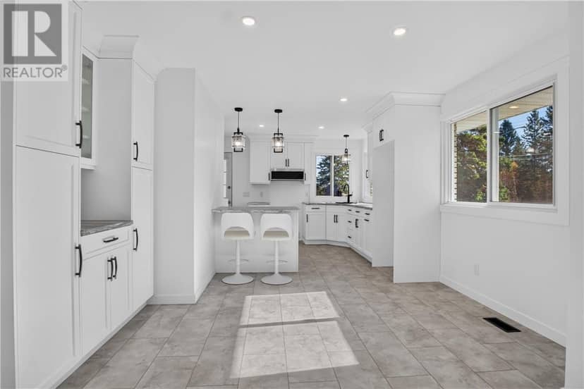 1634 Richard, Val Caron, photo 8