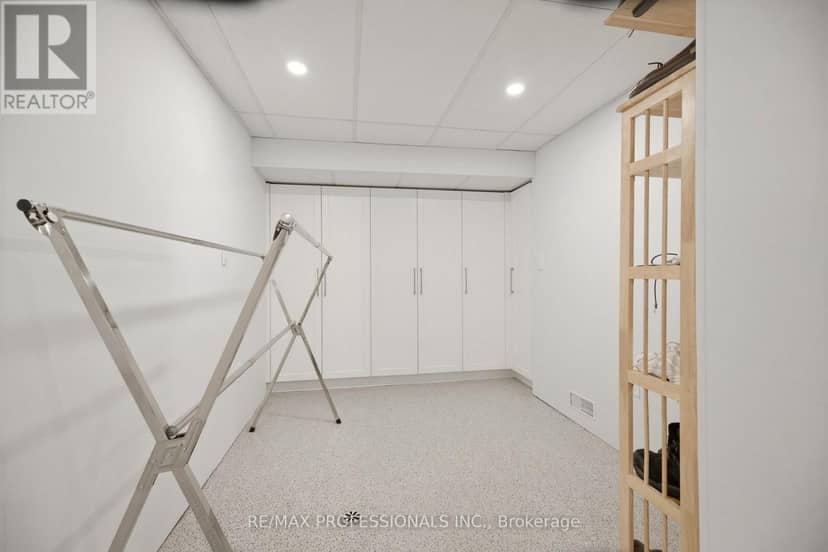 580 Exbury Crescent — photo 22 of 30