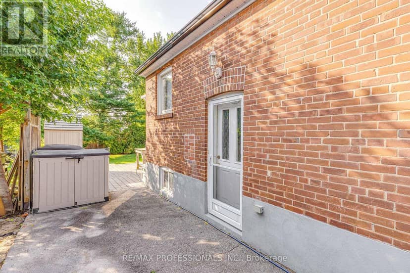 580 Exbury Crescent — photo 24 of 30