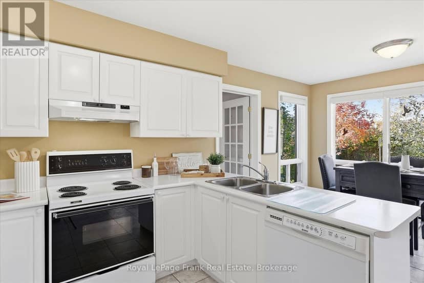 1544 Glenforest Crescent — photo 11 of 40