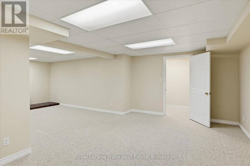 1544 Glenforest Crescent — photo 31 of 40
