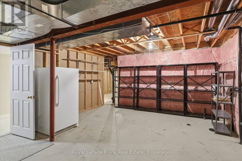 1544 Glenforest Crescent — photo 34 of 40