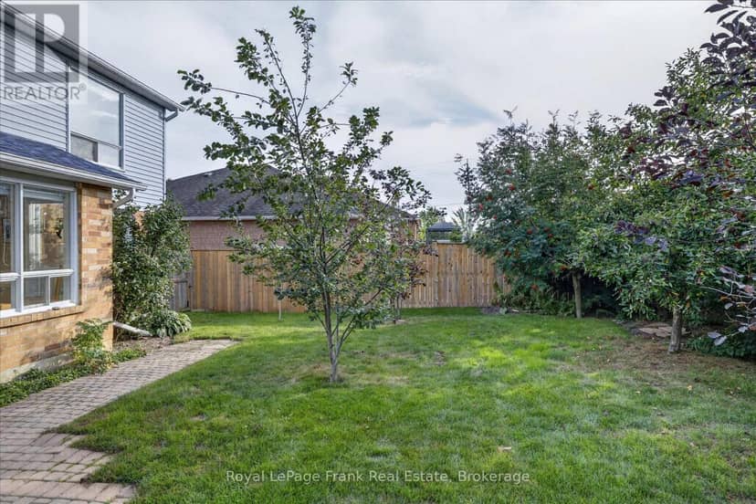 1544 Glenforest Crescent — photo 38 of 40