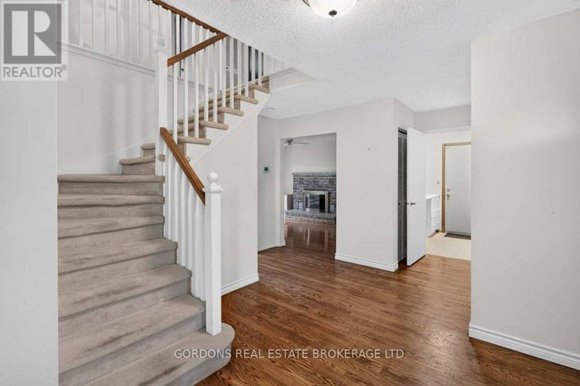 12 Casterton Avenue — photo 23 of 40