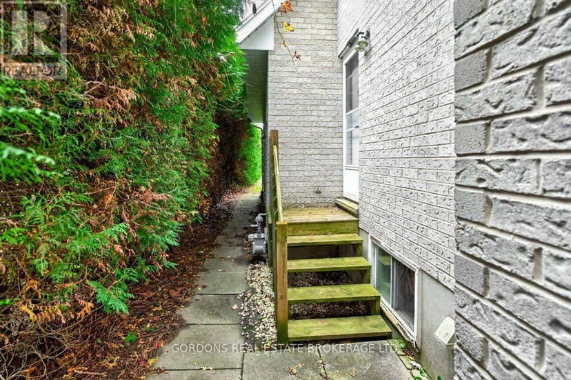 12 Casterton Avenue, Kingston, photo 4