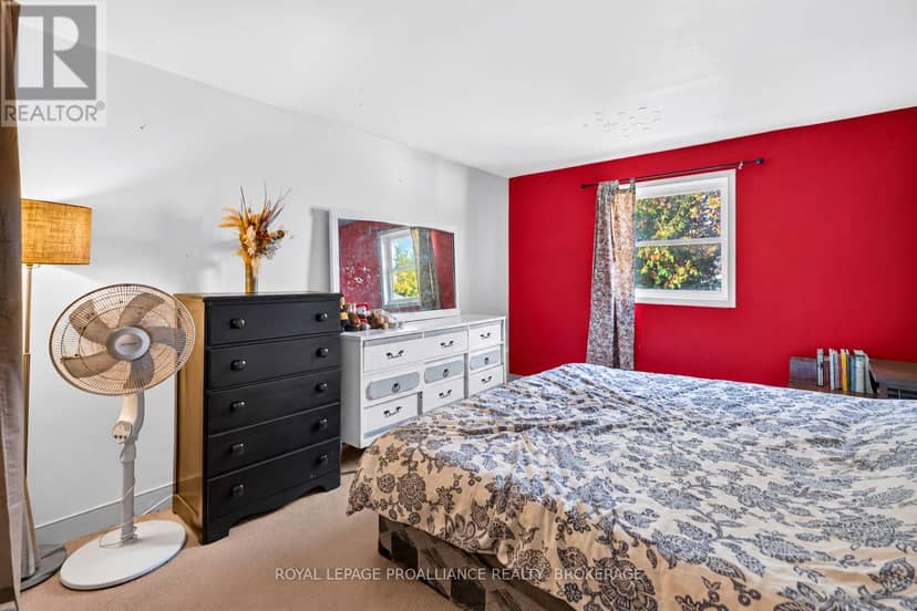628 Macdonnell Street — photo 23 of 40