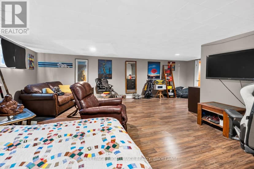628 Macdonnell Street — photo 34 of 40