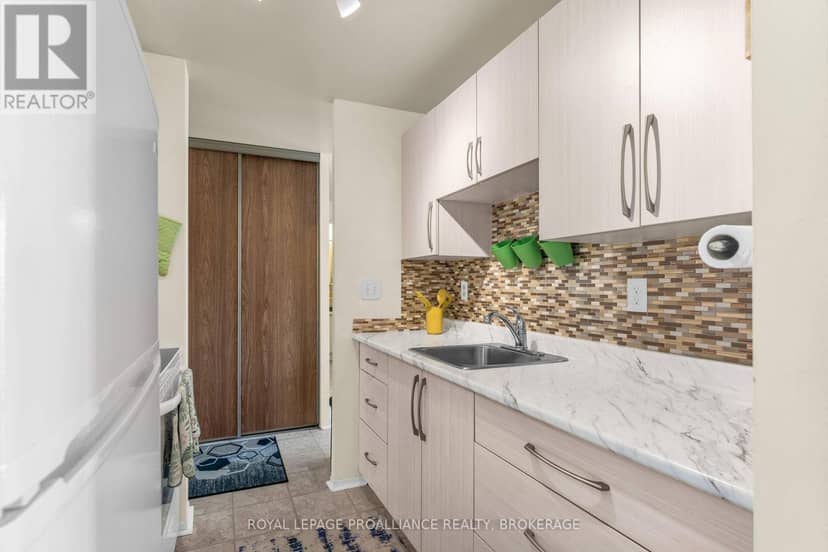 615 - 17 Eldon Hall Place — photo 9 of 23