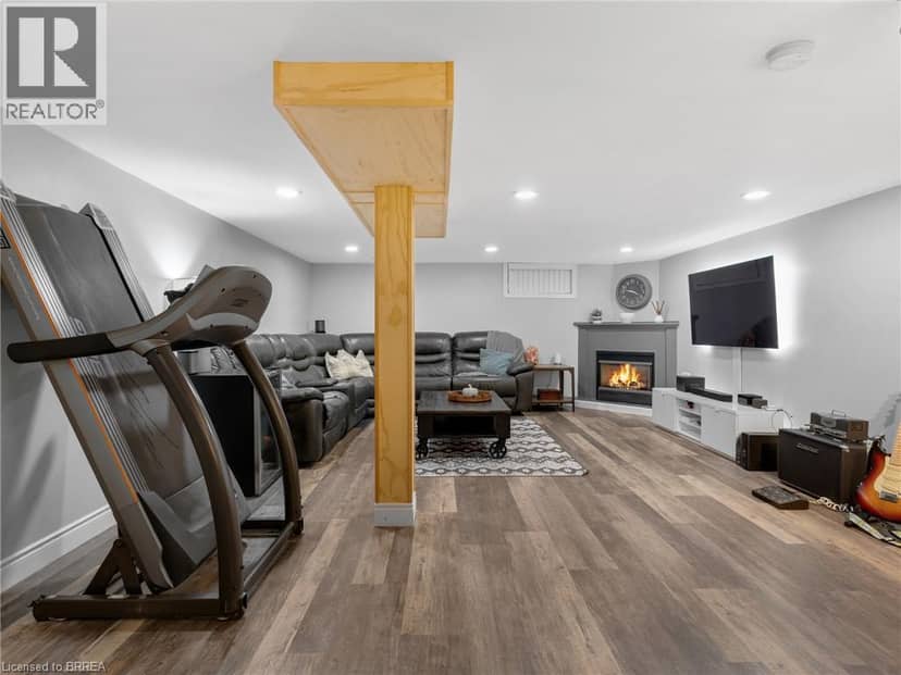42 EMIDIO Crescent — photo 29 of 40