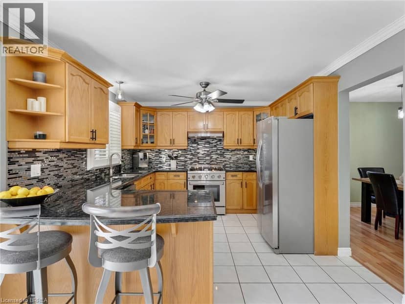 42 EMIDIO Crescent — photo 10 of 40