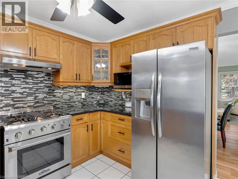 42 EMIDIO Crescent — photo 12 of 40