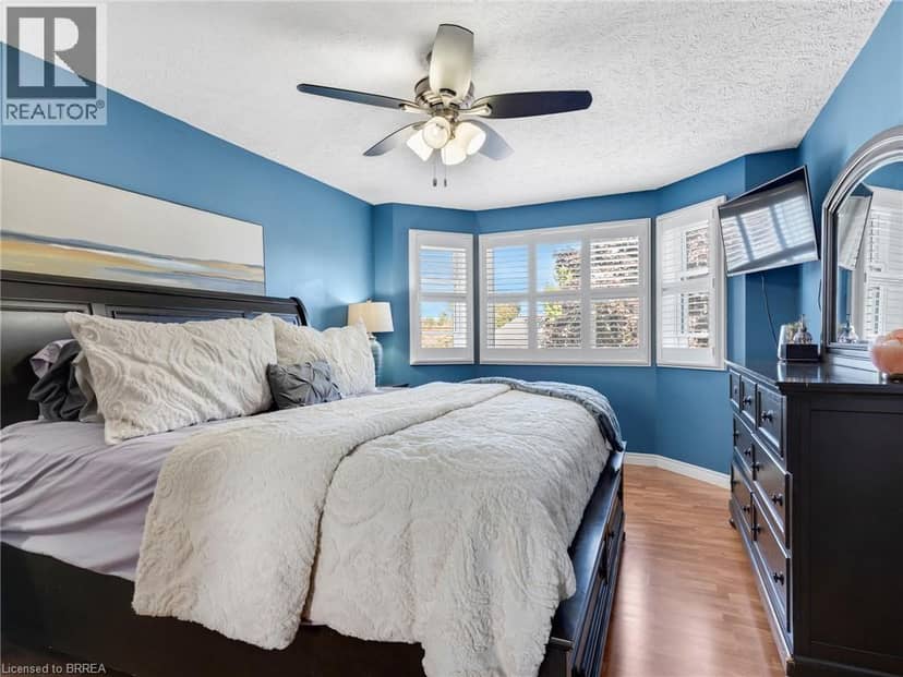42 EMIDIO Crescent — photo 25 of 40