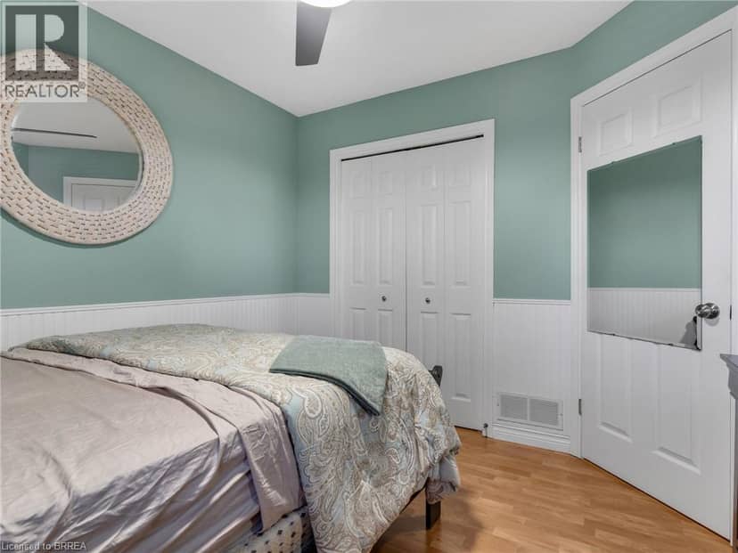 42 EMIDIO Crescent — photo 22 of 40