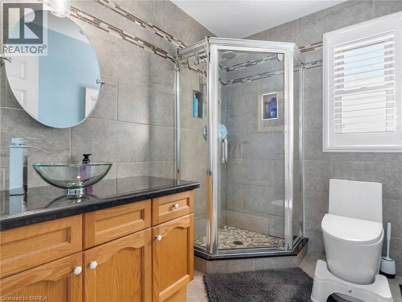 42 EMIDIO Crescent — photo 27 of 40
