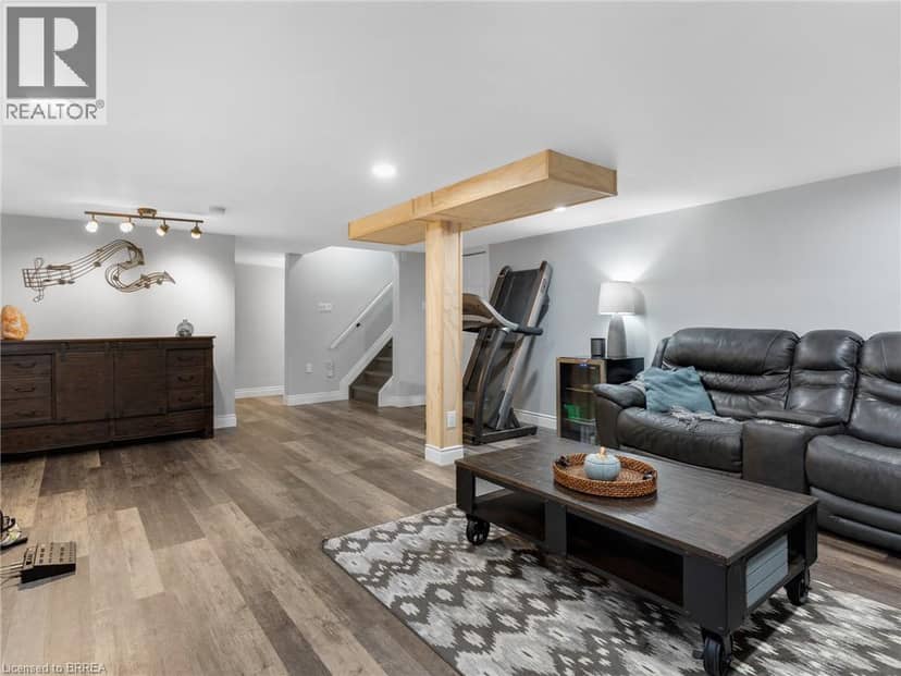 42 EMIDIO Crescent — photo 33 of 40