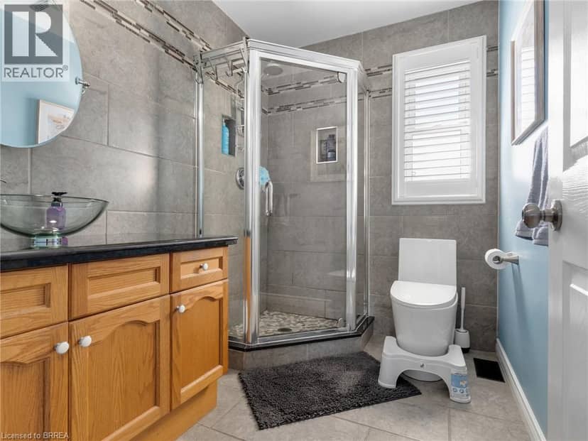 42 EMIDIO Crescent — photo 28 of 40
