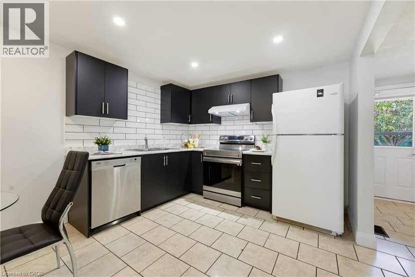 80 HIGHLAND Crescent — photo 10 of 40