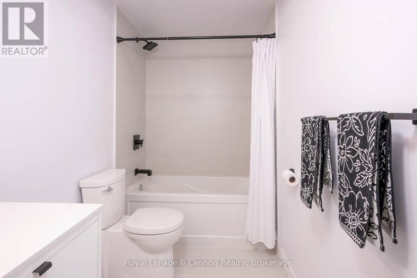524 Wiltshire Crescent — photo 22 of 40