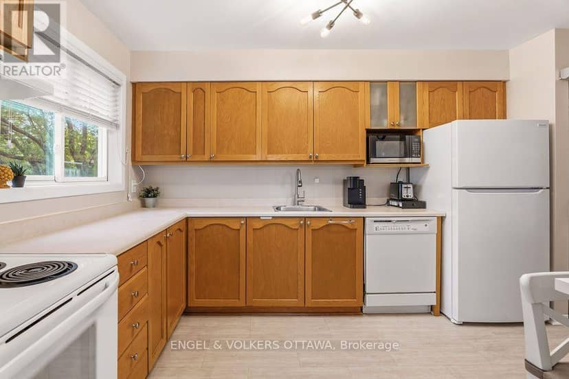 8 - 260 Fenerty Court — photo 11 of 35