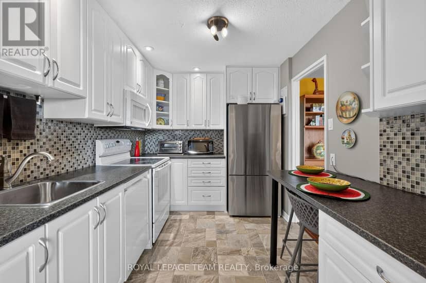 1016 - 1505 Baseline Road — photo 18 of 40