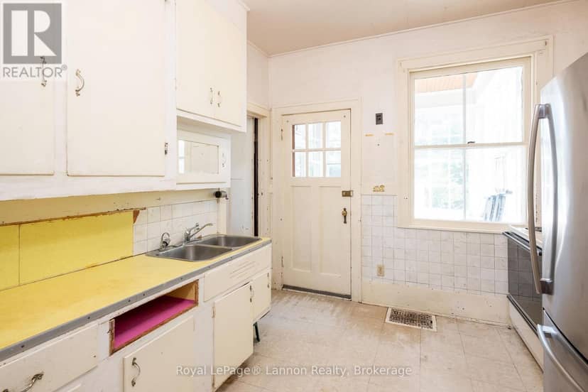 42 Gordon Avenue — photo 10 of 40