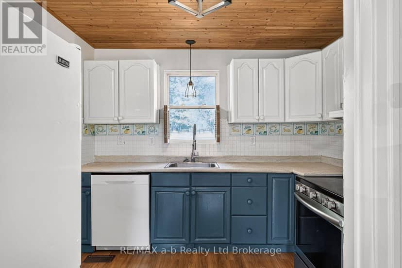 825 James Street — photo 10 of 40