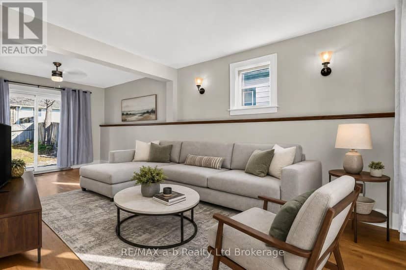 825 James Street, Woodstock, photo 3