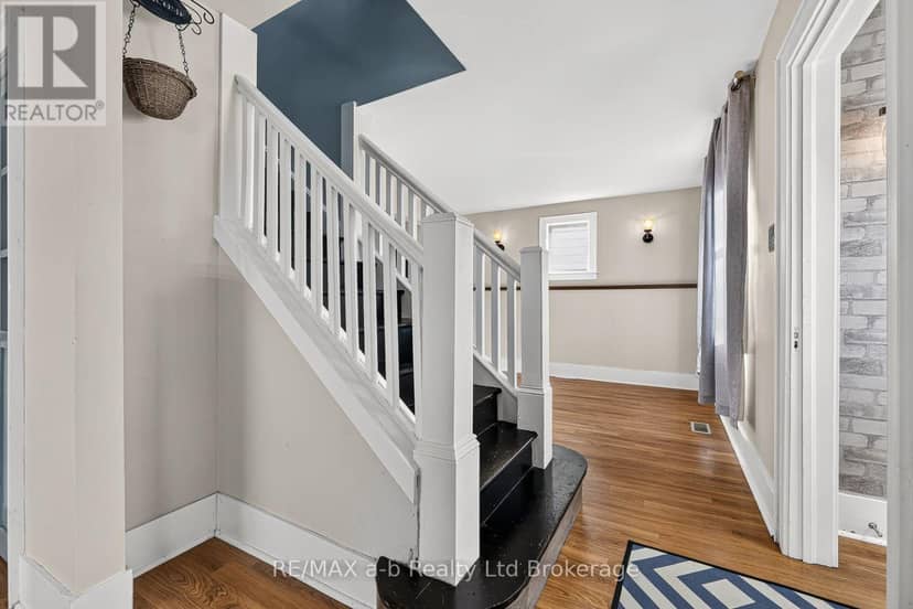 825 James Street, Woodstock, photo 6