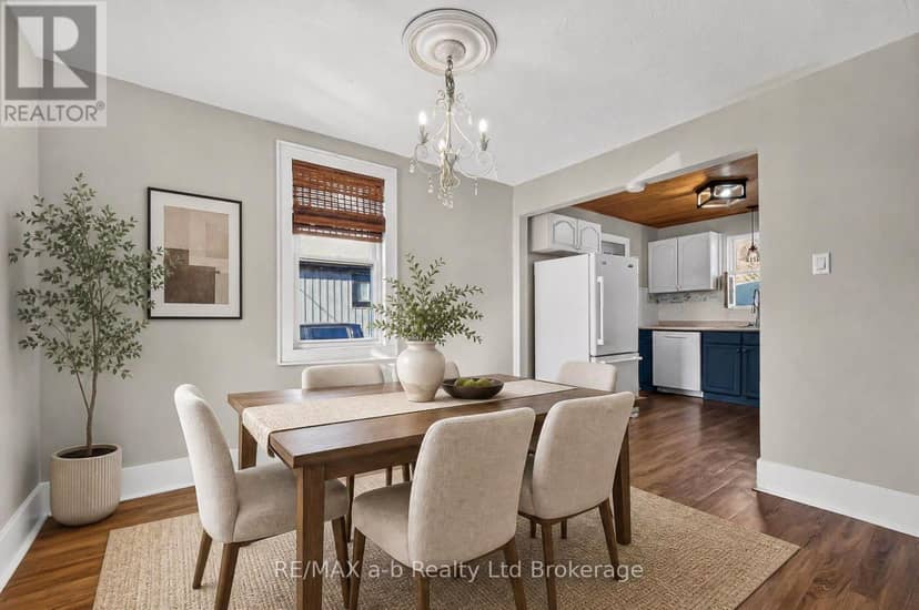 825 James Street, Woodstock, photo 7
